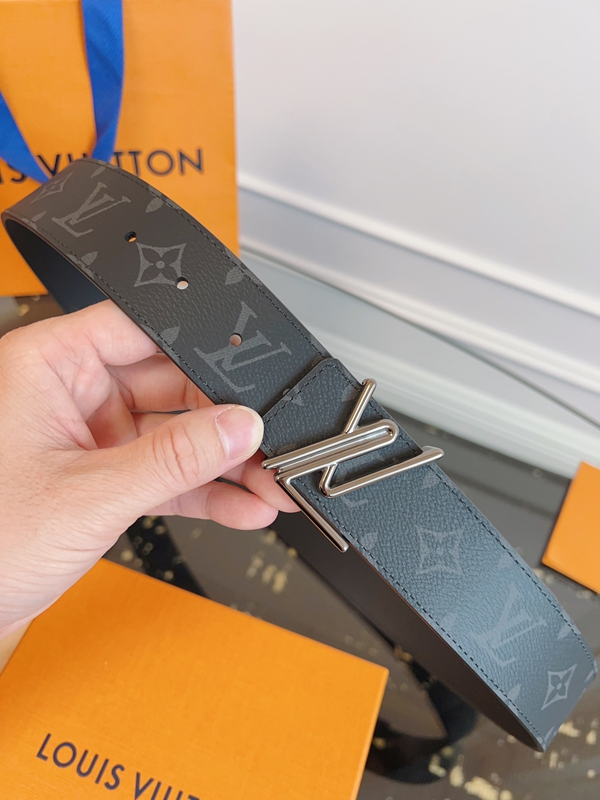 ルイヴィトンベルト正面デザイン